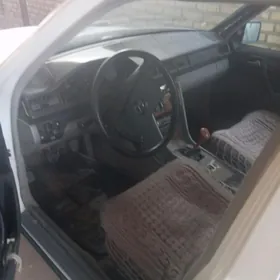 Mercedes-Benz 230E 1987