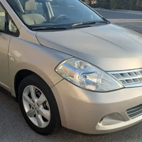 Nissan Tiida 2009