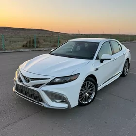 Toyota Camry 2021