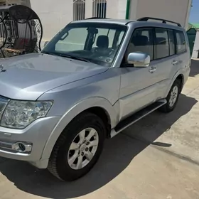 Mitsubishi Pajero 2015