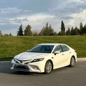 Toyota Camry 2021
