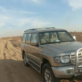 Mitsubishi Montero 1999