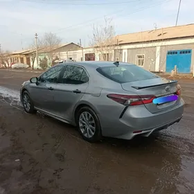 Toyota Camry 2021