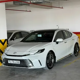 Toyota Camry 2025