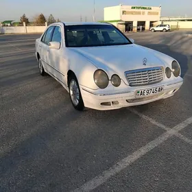 Mercedes-Benz E320 2001