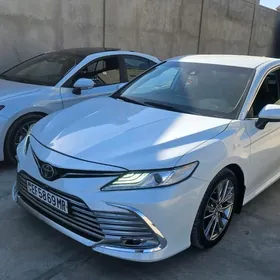 Toyota Camry 2021