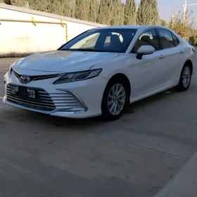Toyota Camry 2021