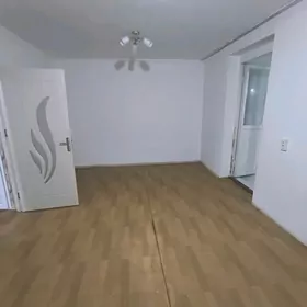 Satlyk jaý 3-komnat 6-mkr