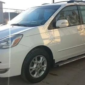 Toyota Sienna 2004