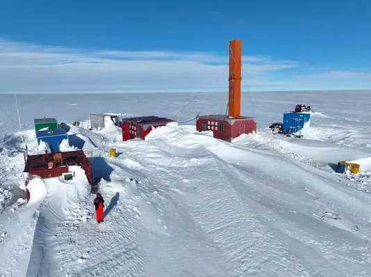 В Антарктиде впервые пробурили лёд до древней коры Земли и нашли следы суперконтинента