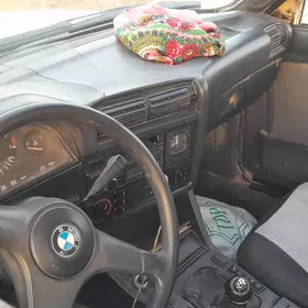 BMW 320 1987