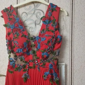 Платье вечернее