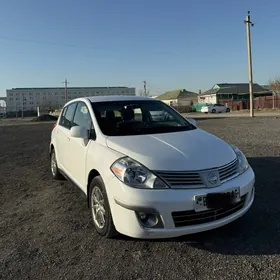 Nissan Versa 2011