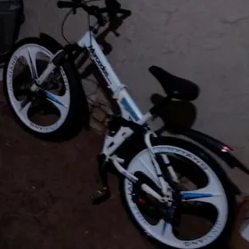 𝑴𝒆𝒓𝒔𝒆𝒅𝒆𝒔 𝑩𝒆𝒏𝒛