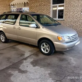 Toyota Sienna 2001