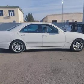 Mercedes-Benz E320 2001