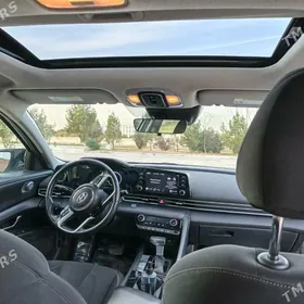 Hyundai Elantra 2022