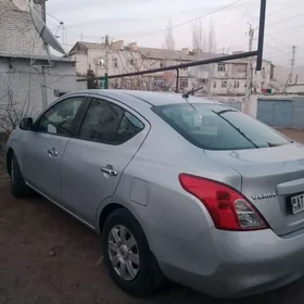 Nissan Versa 2012