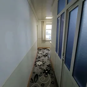 1 mkr Lalezaryn yanynda 2 kom