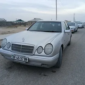 Mercedes-Benz W212 1999