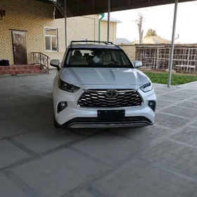 Toyota Highlander 2021