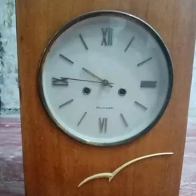 ЧАСЫ ЯНТАРЬ 1983 ГОДА