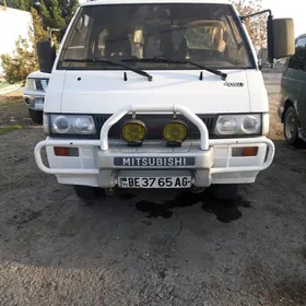 Mitsubishi L300 1991