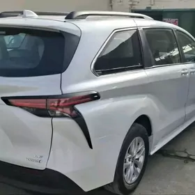 Toyota Sienna 2022