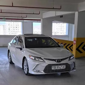 Toyota Camry 2019