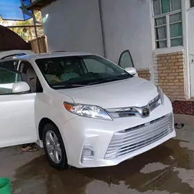 Toyota Sienna 2019