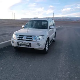 Mitsubishi Pajero 2013
