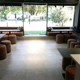 Satlyk Burger Kafe goşy bilen