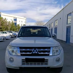 Mitsubishi Pajero 2012