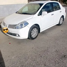 Nissan Tiida 2010
