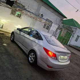 Hyundai Accent 2012