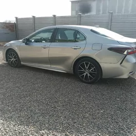Toyota Camry 2021