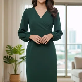 Элегантное изумрудное платье