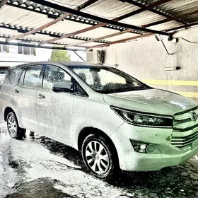 Toyota Innova 2020