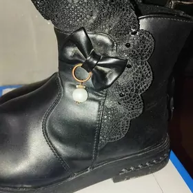 Gyzlar üçin aýakgap 