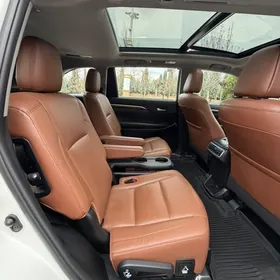 Toyota Highlander 2019