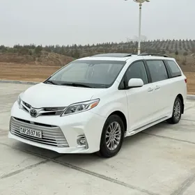 Toyota Sienna 2018