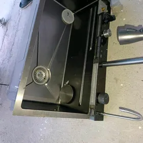 Kuhny garna pasu moykos, tekis