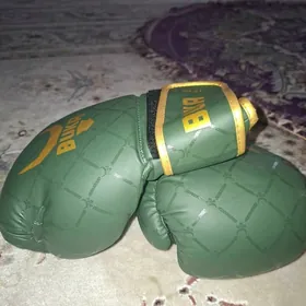 Боксорски перчатки.