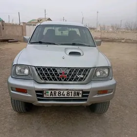 Mitsubishi L200 2002