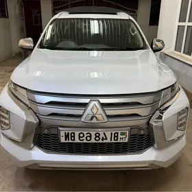 Mitsubishi Pajero 2020