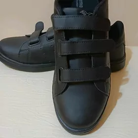 продаю новые кроссовки