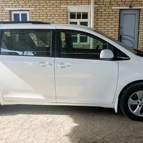Toyota Sienna 2015
