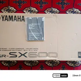 YAMAHA PSR - SX 600