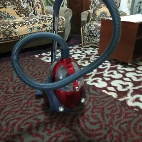 Пылесос и шапка норковая