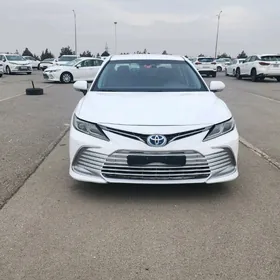 Toyota Camry 2021